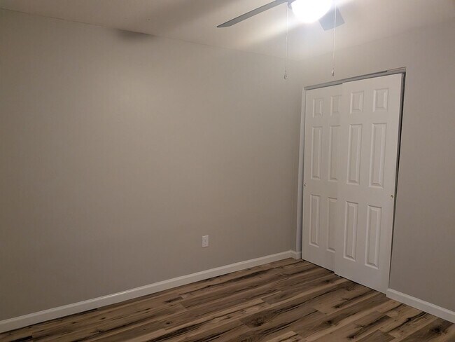 Building Photo - 1071 Kathryn