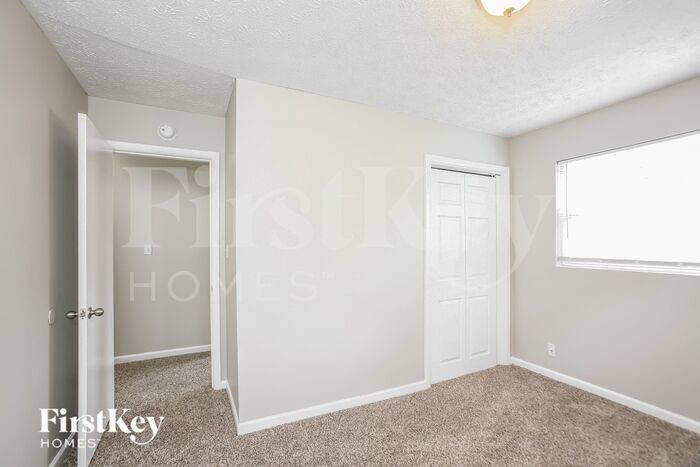 Building Photo - 5730 Laurel Hall Dr