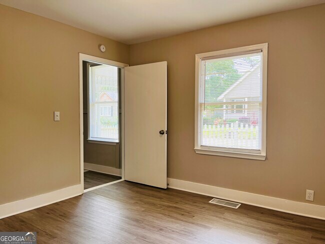 Building Photo - 608 Askew Ave