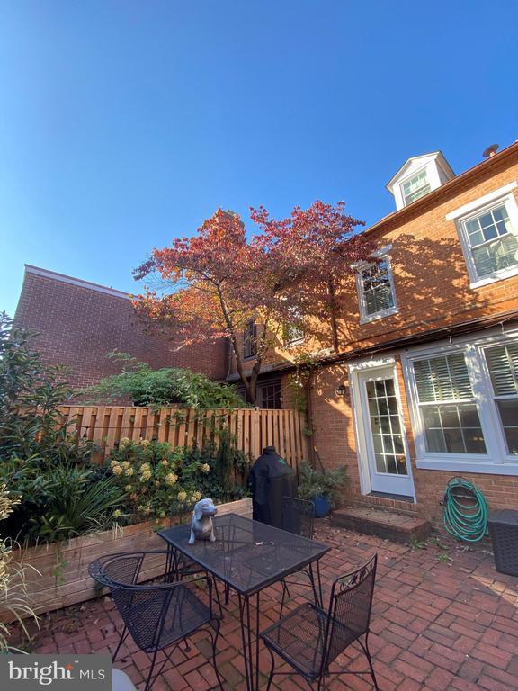 Building Photo - 145 W Hill St