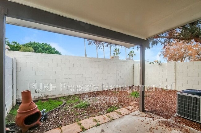 Building Photo - 1117 W Mango Dr