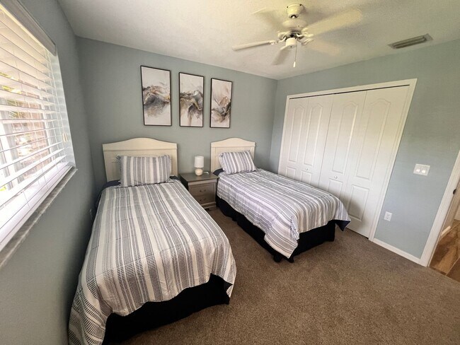 Building Photo - Waterfront Paradise in Punta Gorda Isles –...
