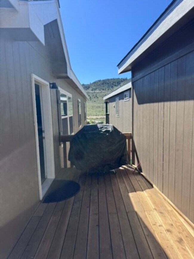 Building Photo - Beautiful 4BD/2BA Crowley Lake Home | Modern Finishes | Car Garage | Mountain Views