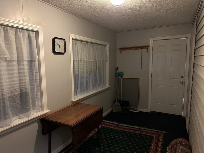 Building Photo - 158 Hillside Rd