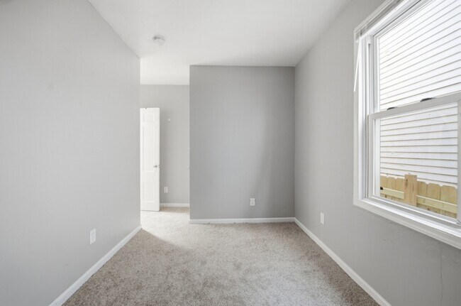 Building Photo - 243 W 32nd St