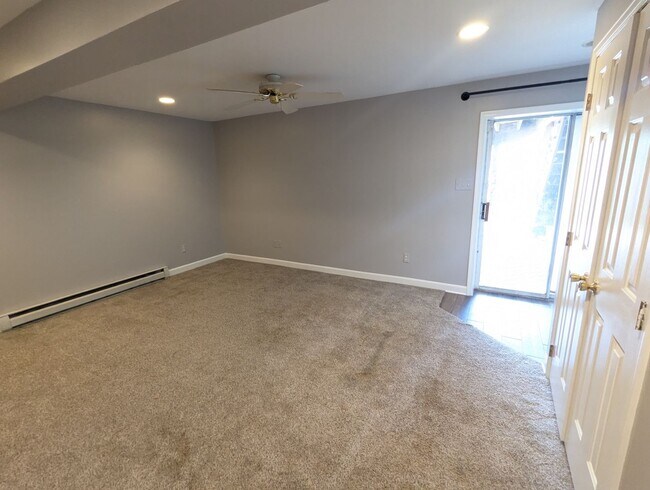 Building Photo - Beautifully maintained townhouse in Tuscar...