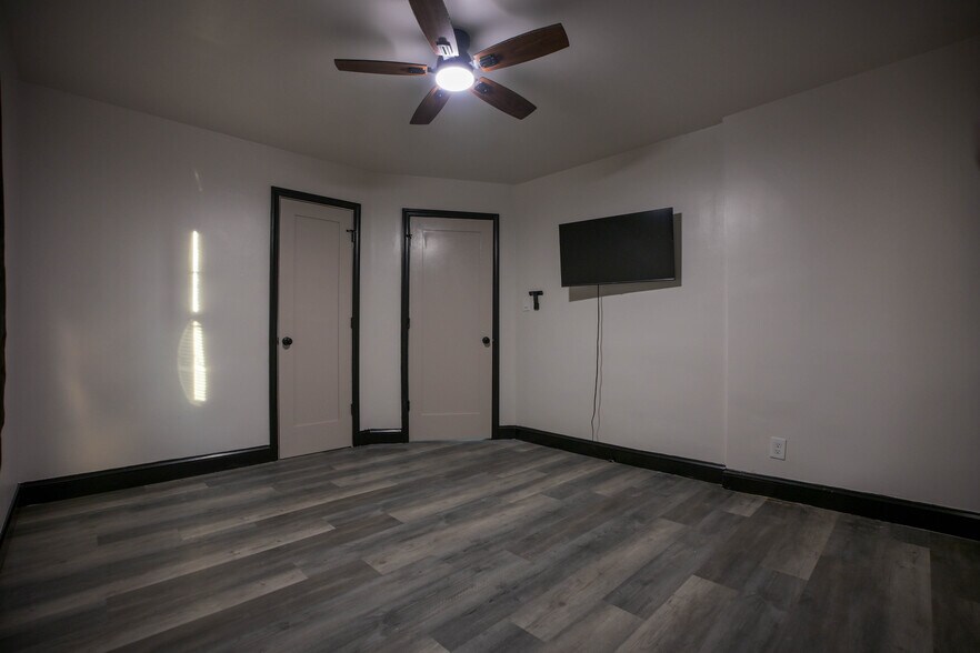 Building Photo - 111 E Garwood Ave