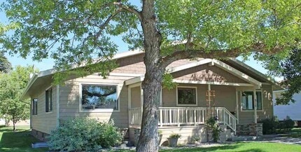Building Photo - 516 N Willson Ave