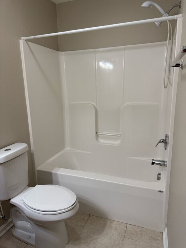 Building Photo - 3 Bedroom Townhouse with a Loft Area and a...