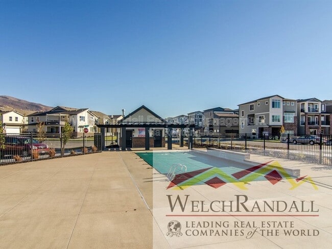 Building Photo - 1177 W Jackson Ave