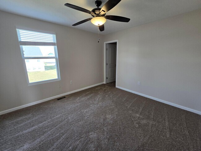 Building Photo - 140 Saddlebred Cir