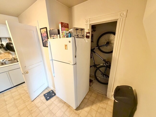 Building Photo - 168 N Winooski Ave