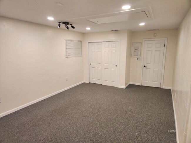 Building Photo - 830 W Stirrup Dr
