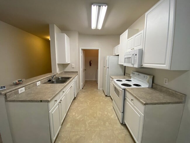 Building Photo - Top floor - 2 Bedrooms, 2 Bathrooms