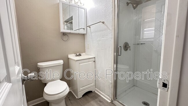 Building Photo - 1803 Fox Ave