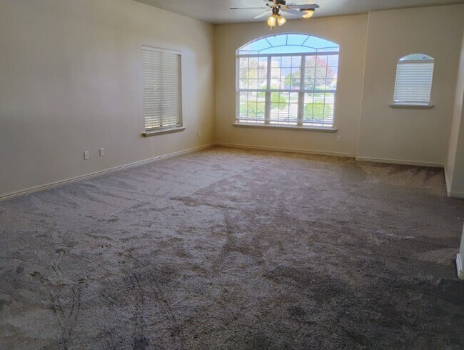 Building Photo - 2572 S 500 W