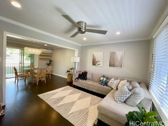 Building Photo - Split level townhome in Aiea! PET FRIENDLY!