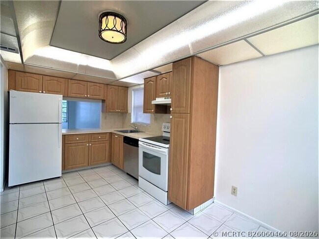 Building Photo - 8360 Sands Point Blvd