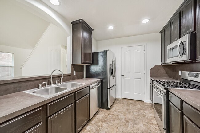 Building Photo - 9334 Valley Tree Ln