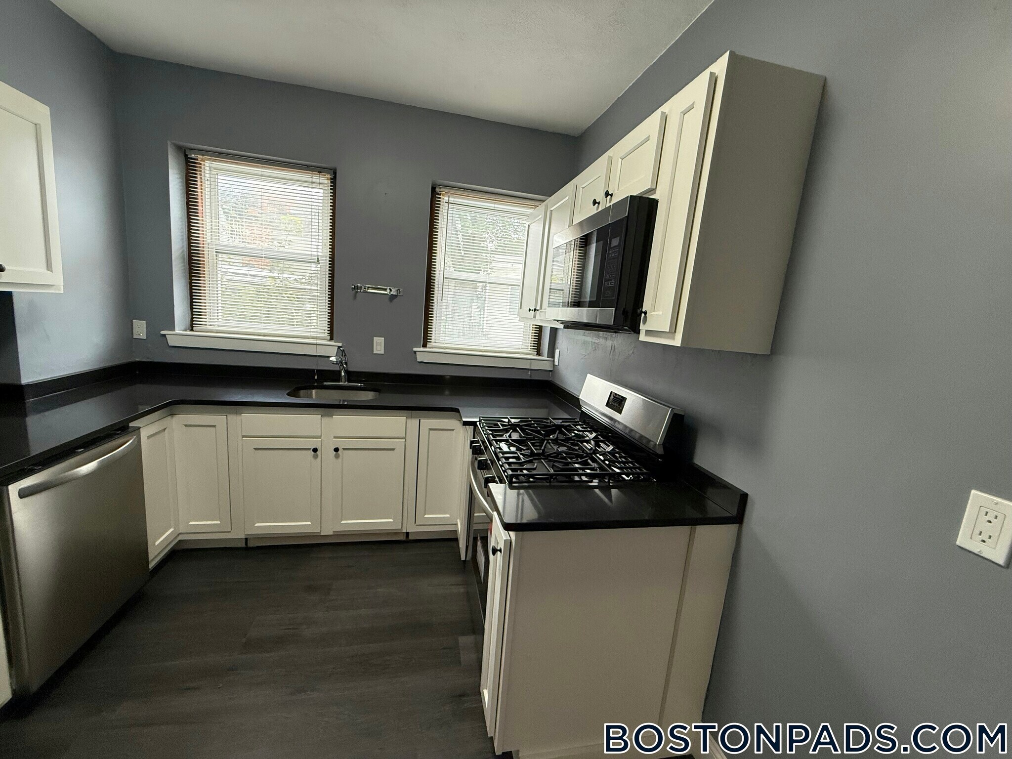 Building Photo - 4 Centre St