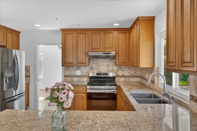 Building Photo - Toro Sunshine Expansive 4 Bed/ 3 Bath Home!
