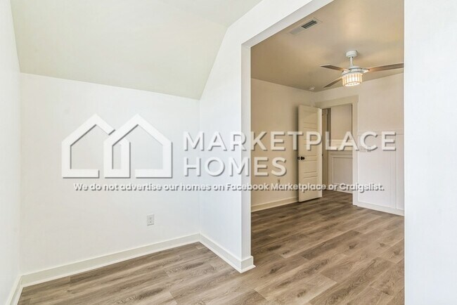 Building Photo - 318 Whisper Wood Wy