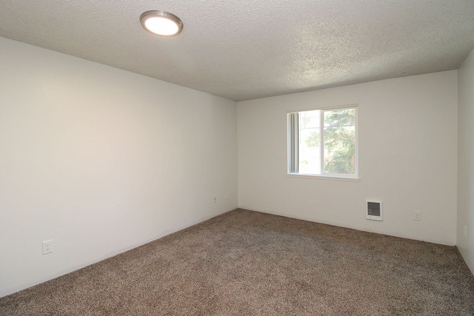 Building Photo - 5704 SW Beaverton Hillsdale Hwy