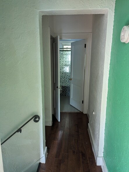 Hallway - 5535 Centre Ave