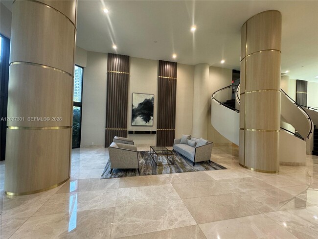 Building Photo - 3500 Mystic Pointe Dr