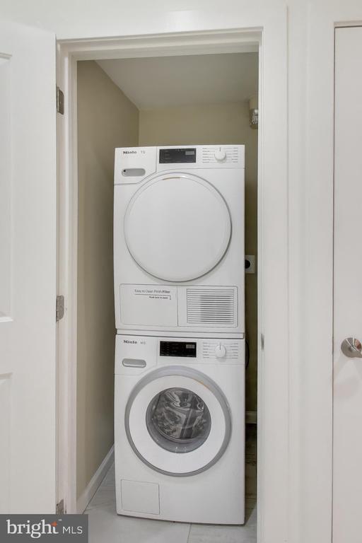 Building Photo - 343 Cedar St NW