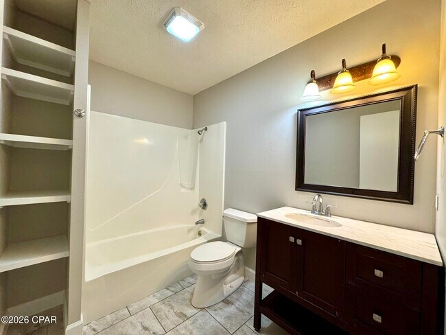 Building Photo - 130 Derby Woods Dr