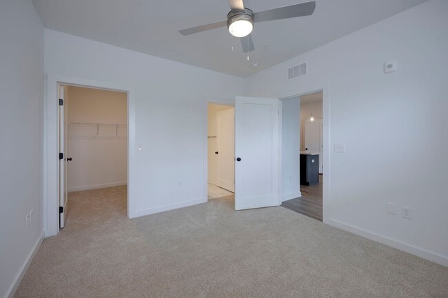 Building Photo - Attractive Condo 10 Minutes From Downtown Nashville!!
