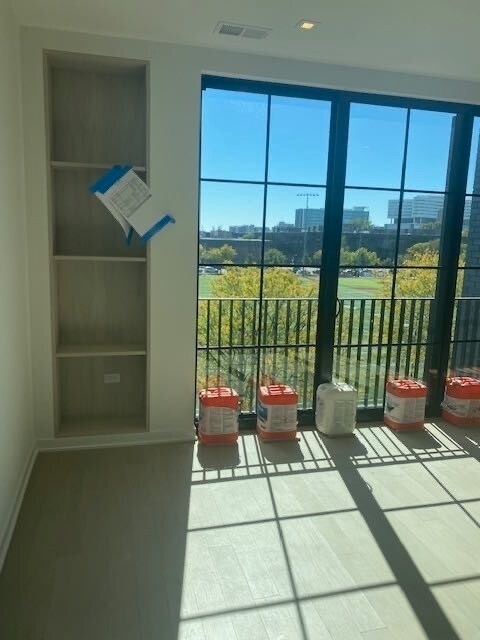 Building Photo - 1400 W Monroe St