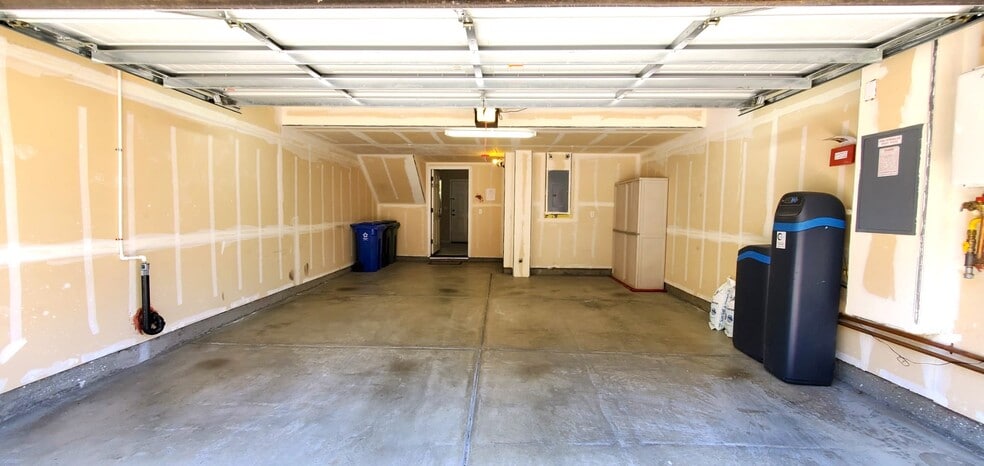 Building Photo - 5962 Lugano Via