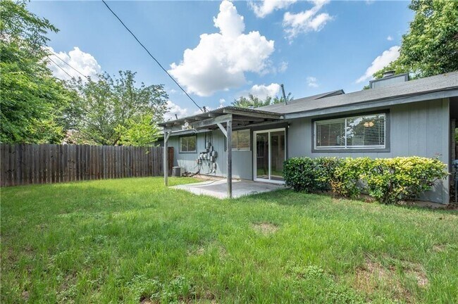 Building Photo - 2311 Singletree Ave