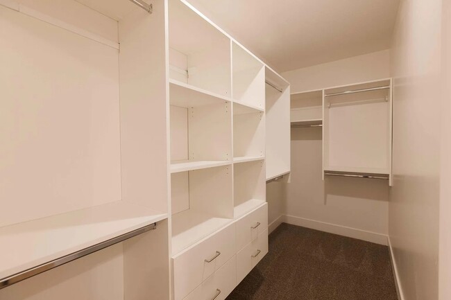 Building Photo - HCT 571