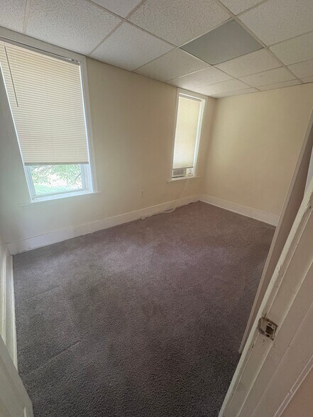 Building Photo - 1617 N Warwick Ave