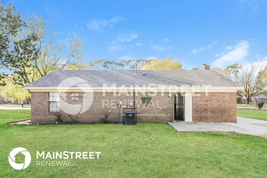 Building Photo - 26 Hickory Hills Dr