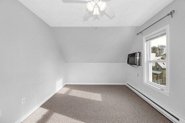 Building Photo - 18 Epping St