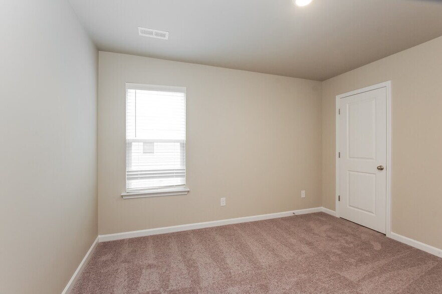 Building Photo - 204 Neal Dr