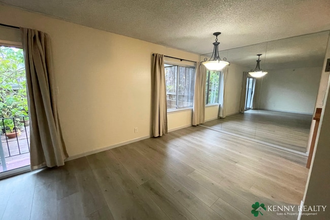 Building Photo - Updated 3 Bedroom Condo in South San Francisco