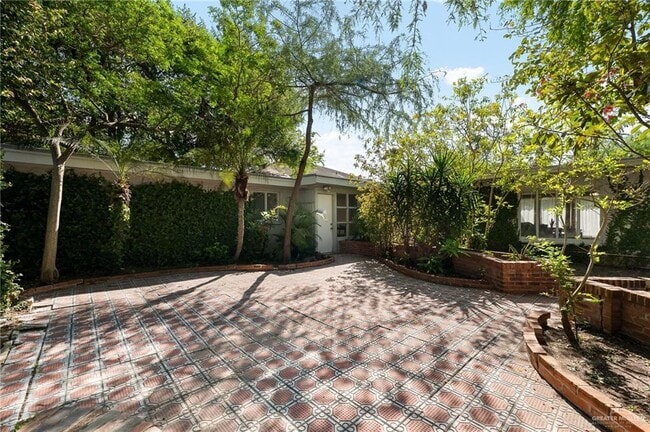 Building Photo - 1821 Palm Blvd