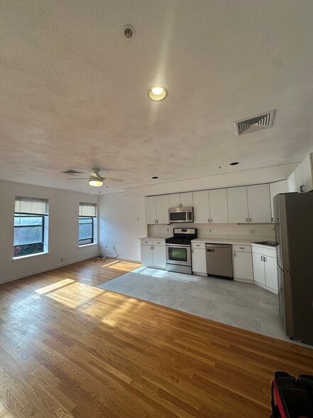 Building Photo - 238 Hanover St