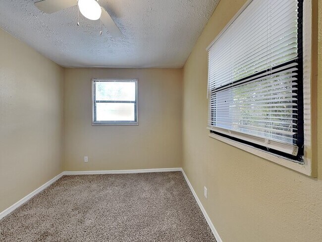 Building Photo - 8403 Libby Ln