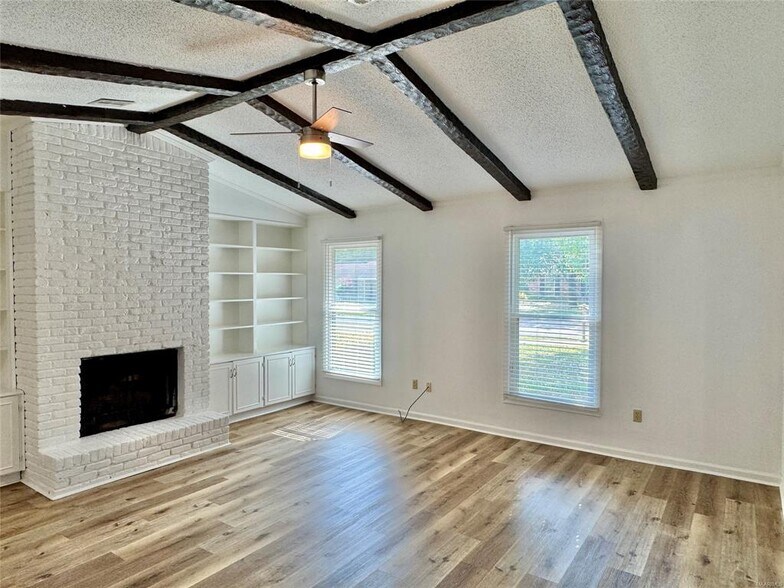 Building Photo - 2311 Cottingham Dr