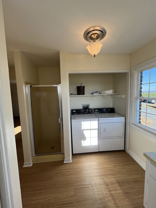 Building Photo - 8298 Scenic Dr