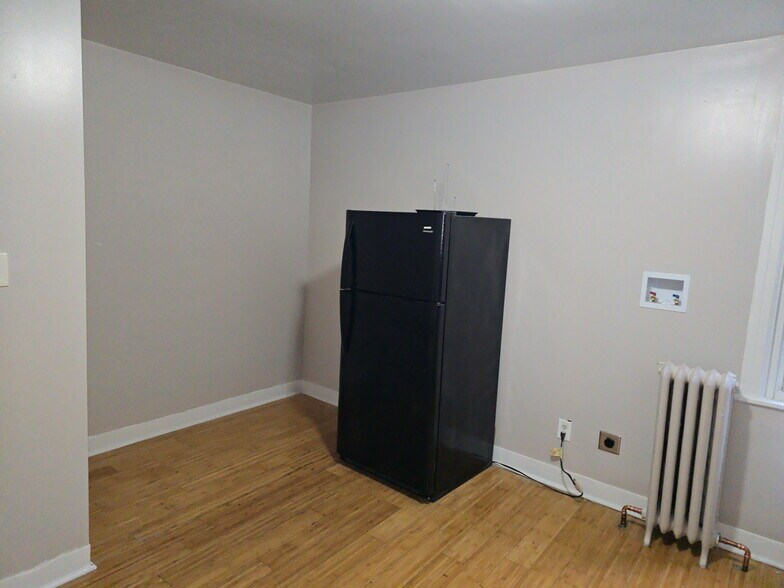 Building Photo - 1107 Lindley Ave