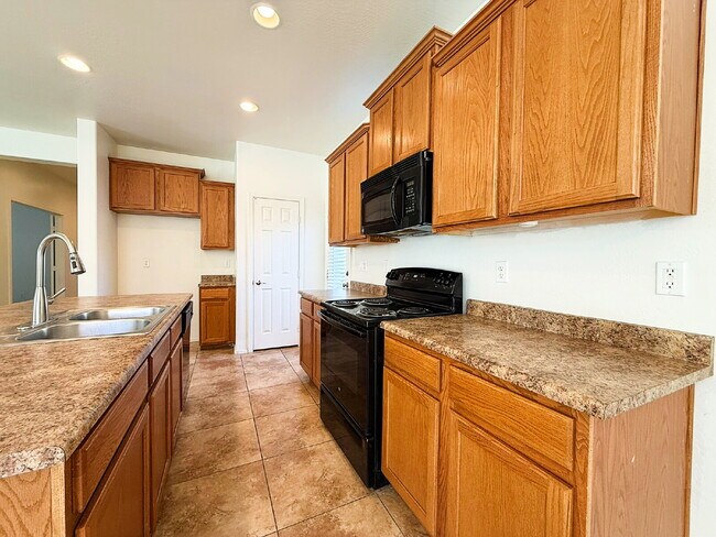 Building Photo - Charming Glendale Home with Spacious Lot & Prime West Valley Location!