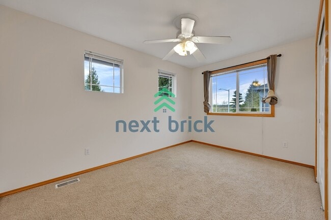 Building Photo - Spacious 4-Bedroom Retreat in Bothell with 2.5 Baths and 2454 Sq Ft of Comfort!