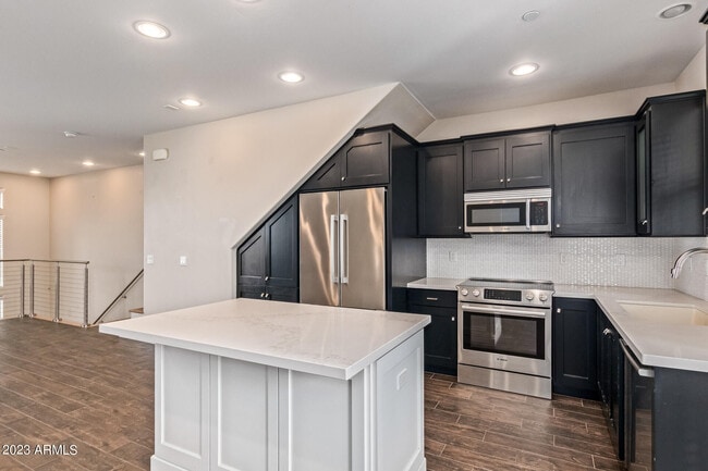 Building Photo - 4816 N Woodmere Fairway